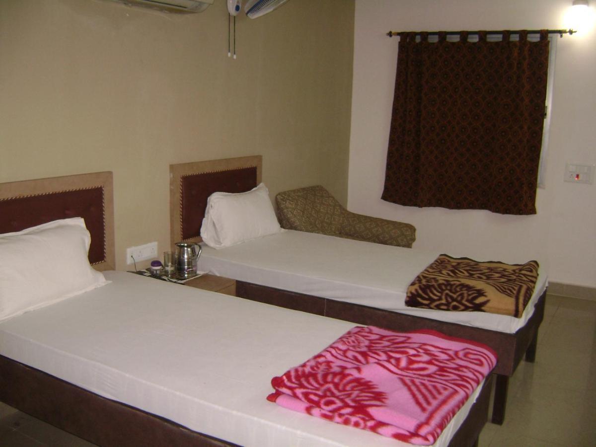 Natraj Hotel Darbhanga Esterno foto